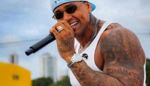 Cantor Léo Santana anuncia pausa na carreira em 2026