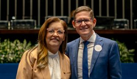 No Senado federal, Dra Eudócia entrega comenda ao presidente da Igreja Adventista do Sétimo Dia em Alagoas