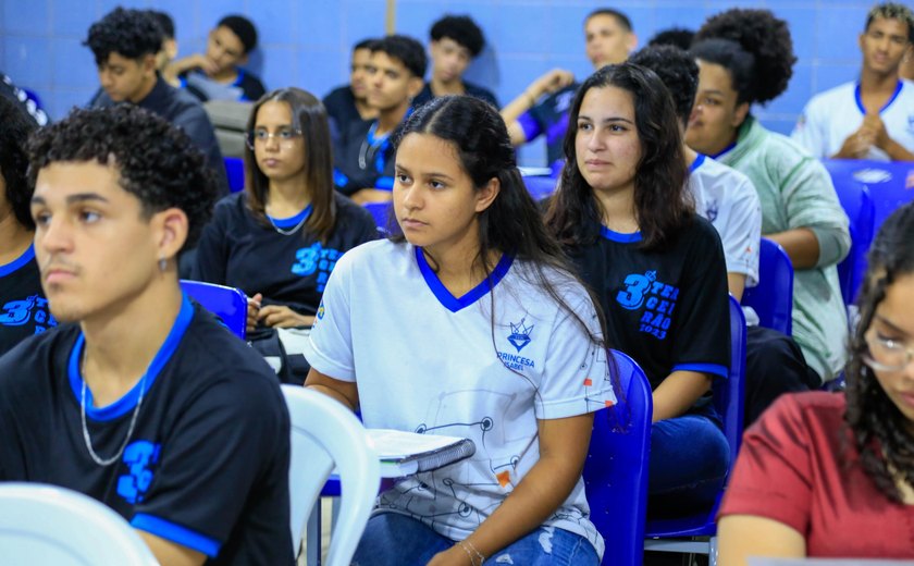 Rede estadual teve crescimento de matrículas na EJA, ensino integral e educação especial