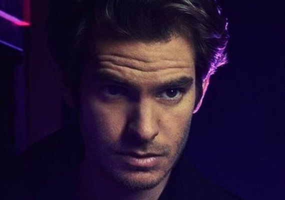 Ator Andrew Garfield se diz aberto para ter experiência homossexual