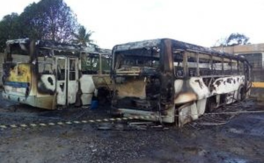 Novo ataque deixa mais três ônibus incendiados em Maceió