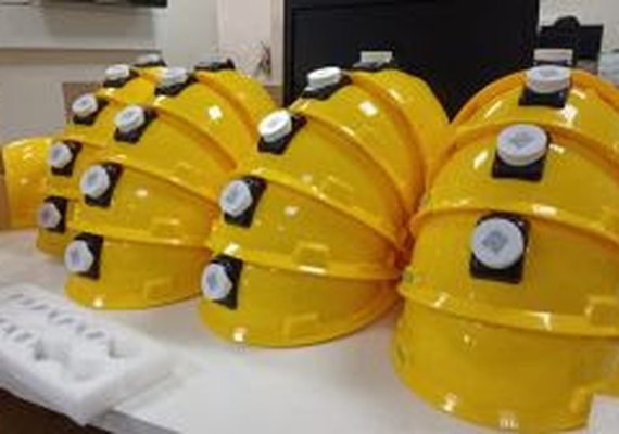 Startup cria dispositivo que alerta trabalhadores de situações de risco em canteiros de obras e fábricas