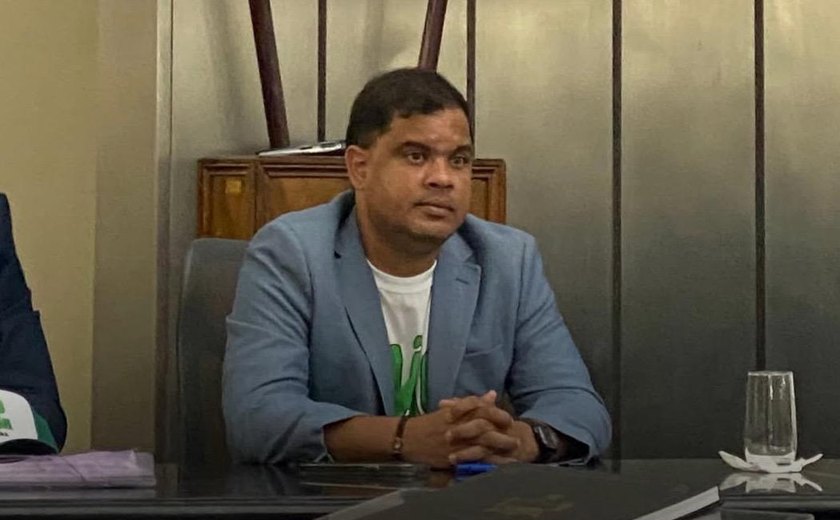 Presidente da Câmara diz que golpistas pelo Zap estão usando seu nome para pedir: alimentação, guincho, pneus e outros