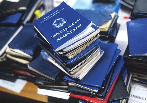 Colégio da parte alta de Maceió demite professores e técnicos em massa