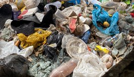 Vídeo: limpeza em casa de acumulador compulsivo continua nesta quinta-feira (23), em Delmiro Gouveia