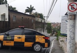 Ladeira da Moenda é interditada para remanejamento de poste e demolição de imóvel nesta quarta-feira