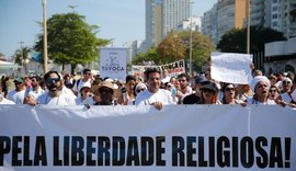 Manifestantes protestam contra intolerância religiosa em ato no Rio de Janeiro