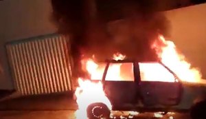 PC indicia homem que tocou fogo em carro ao lado de delegacia em Quebrangulo