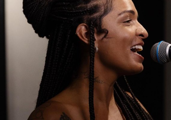 Nique estreia com repertório de memorias para dançar