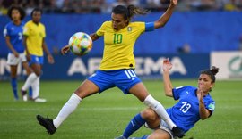 Marta faz de pênalti, Brasil bate a Itália e se classifica às oitavas da Copa do Mundo