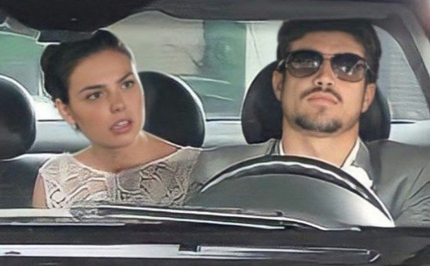 Edgar sequestra Marcela no dia do casamento com Renato em 'Ti-Ti-Ti'
