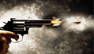 Homem é baleado na mão ao reagir a tentativa de roubo de camisa de torcida organizada em Maceió