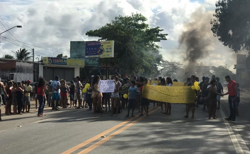 Moradores do Clima Bom fecham BR-316 em protesto por morte de criança de sete anos