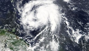 Maria é elevado à categoria máxima na escala de furacões
