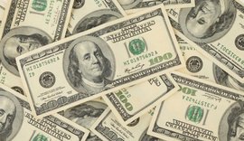 Dólar fecha em queda nesta quinta e volta ao patamar de R$ 3,27