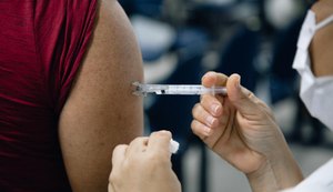 Sesau anuncia 4ª dose da vacina para idosos com 80 anos ou mais