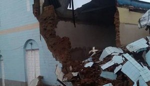 Estrutura de igreja desaba em Traipu logo após fiéis deixarem o local