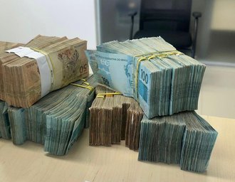 Dinheiro apreendido com empresário em prefeitura de Murici seria usado para pagar propinas em contratos públicos