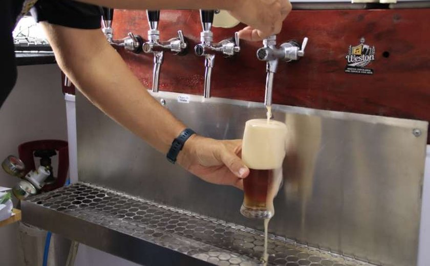 Brasileiros gastam R$ 184 mensais no consumo de cerveja, aponta estudo