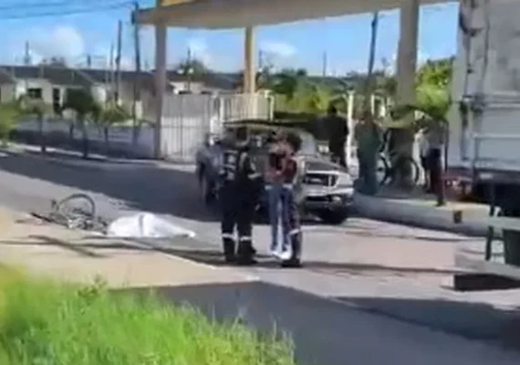Ciclista morre após ser atropelada por carreta no bairro Cidade Universitária, em Maceió