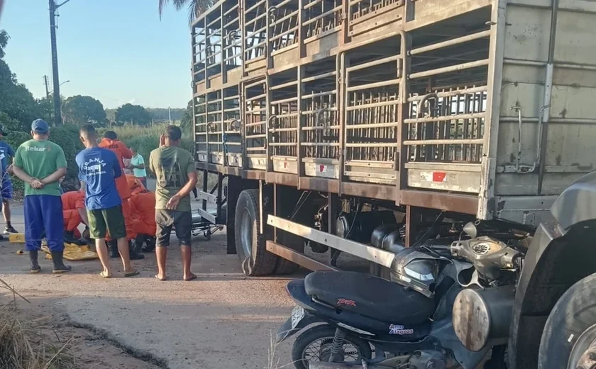 Colisão entre moto e caminhão deixa feridos na zona rural de Arapiraca