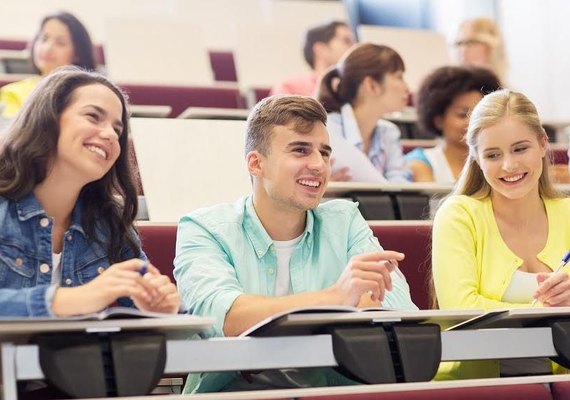 Educa Mais Brasil: bolsas disponíveis para estudar ainda este ano