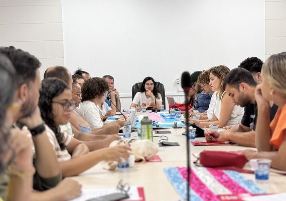 Teca Nelma articula reunião contra PL que proíbe transição de gênero em Maceió