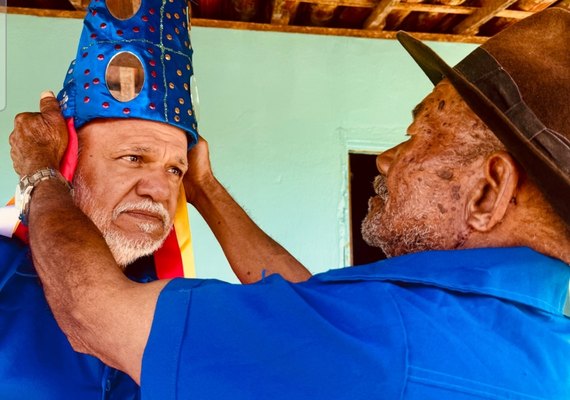 Ator Chico de Assis retrata poesia pelos recantos de Palmeira dos Índios