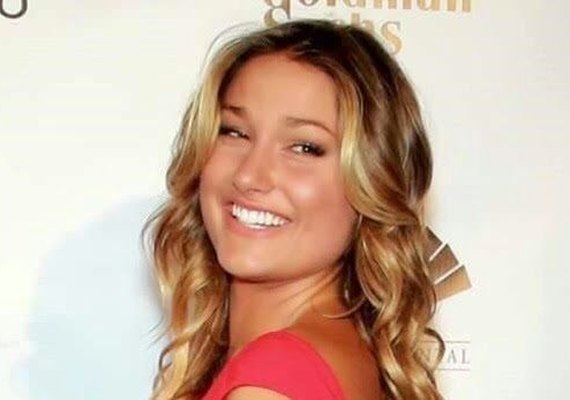 Sasha publica fotos de ensaio e fãs elogiam