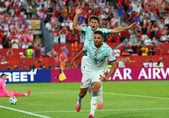 Portugal vira sobre Croácia e vai às oitavas com gols de CR7 e Ramos