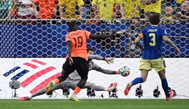 Holanda assume liderança do grupo após atropelar Suécia com dois gols de Brobbey e Gakpo