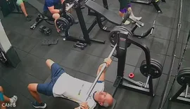 Homem morre após ser atingido por barra de supino em academia de  Olinda