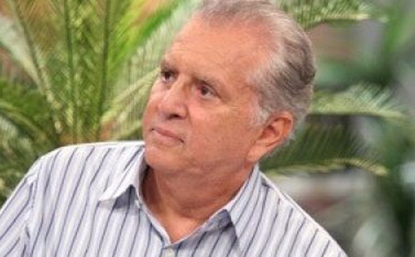 Carlos Alberto de Nóbrega recebe alta após sofrer micro-AVC
