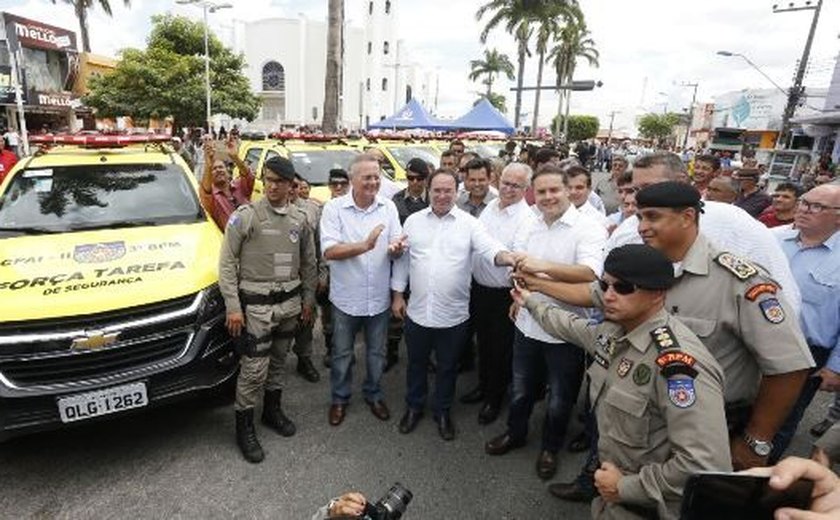 Governador entrega viaturas para o Programa Força Tarefa em Arapiraca