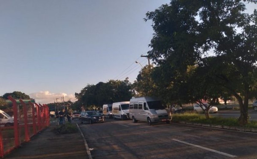 Transportadores fazem protesto em Maceió e União por retorno ao trabalho