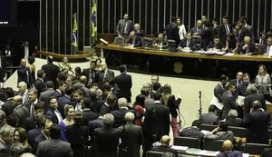 Câmara adia votação da PEC que cria distritão e fundo eleitoral