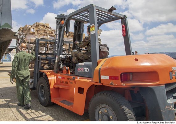 FAB entrega material para combate à covid-19 no Amapá