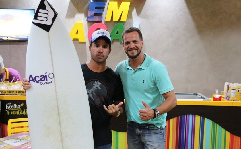 Açaí Concept celebra parceria com o surfista Bernardo Pigmeu