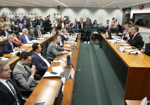 Conselho de Ética arquiva representação contra Eduardo Bolsonaro