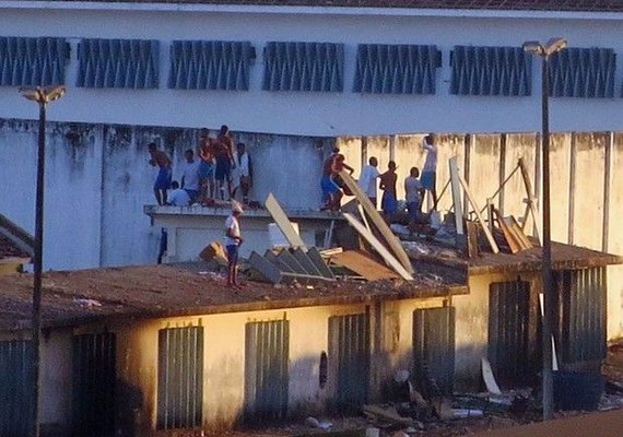 Moradores e comerciantes mudam rotina após rebeliões em presídio de Natal