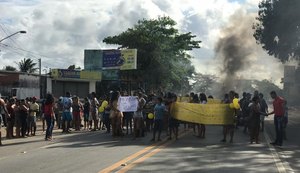 Moradores do Clima Bom fecham BR-316 em protesto por morte de criança de sete anos