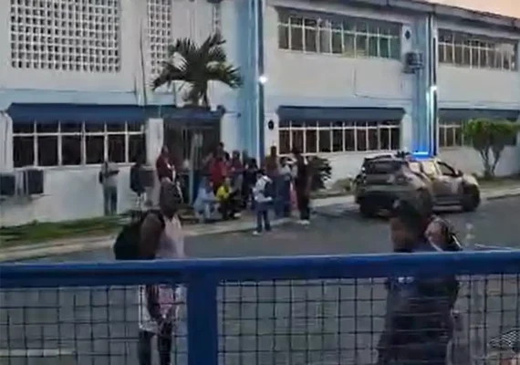 Eleitores relatam urnas fechadas e falta de transporte em Salvador