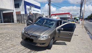 BPTran efetua prisão de homem embriagado que não conseguia nem abrir porta do veículo