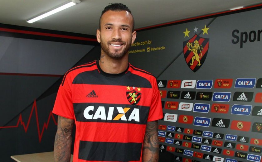 Atacante Leandro Pereira assina contrato e é o novo reforço do Sport