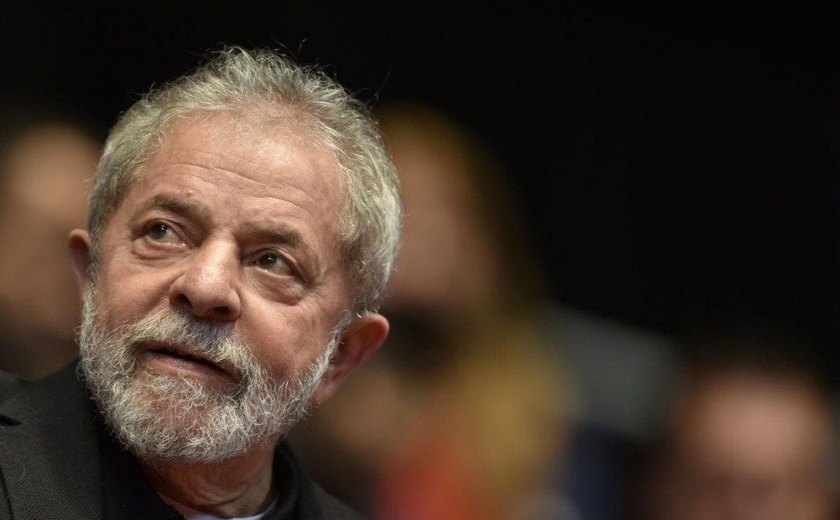 Valor atribui queda do dólar e dos juros à entrevista de Lula à mídia independente