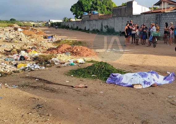 Corpo de jovem de 18 anos é encontrado com perfuração de arma de fogo em terreno de Arapiraca
