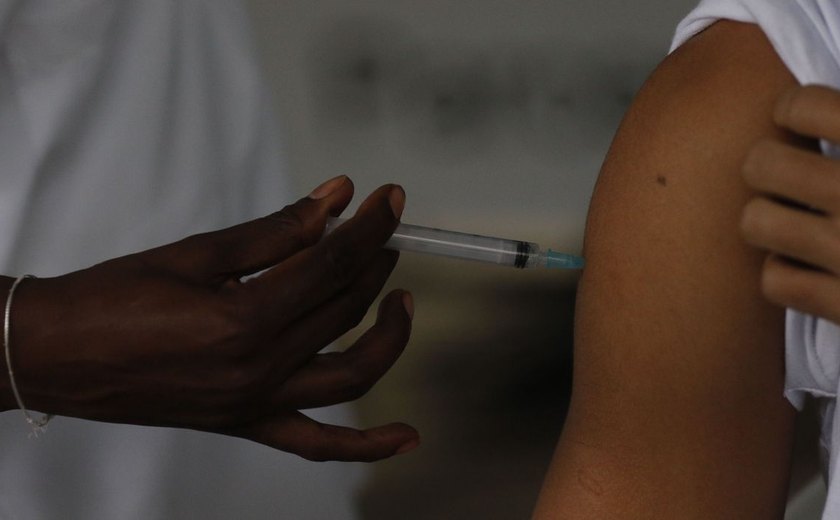 Covid: aplicação da vacina bivalente deve começar em 27 de fevereiro no país