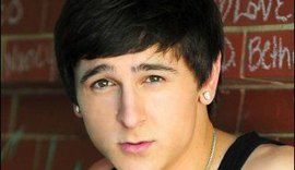 Ex-ator de 'Hannah Montana' implora por emprego: 'Trabalho por comida'