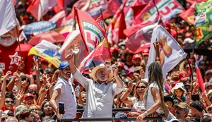 Brasil não será governado por sócios do Banco Master, diz Lula