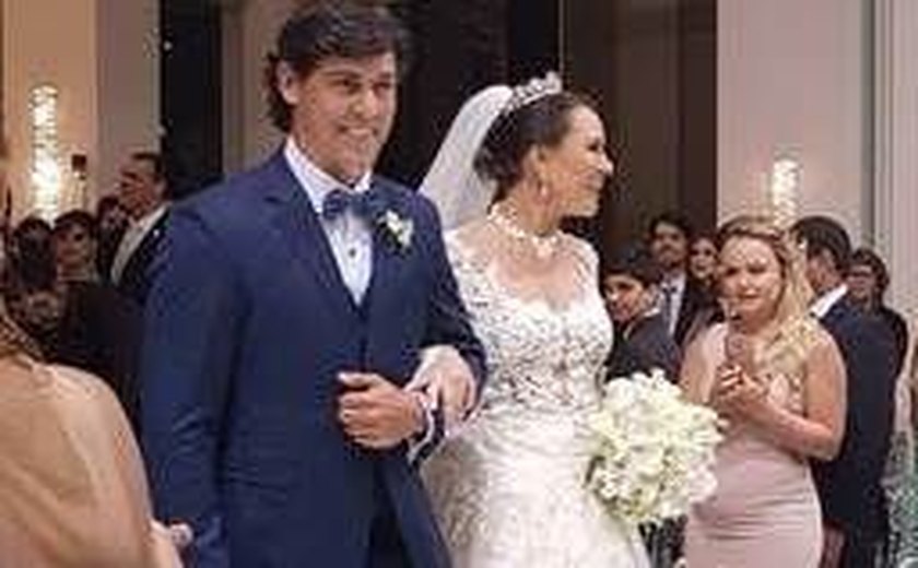Ex-noivo de Paula Fernandes se casa. Casal espera 1º filho